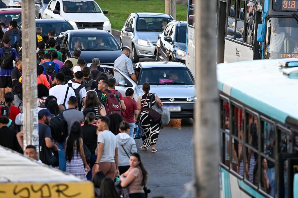 transporte-precario-impulsiona-“rede-social”-da-pirataria-no-entorno