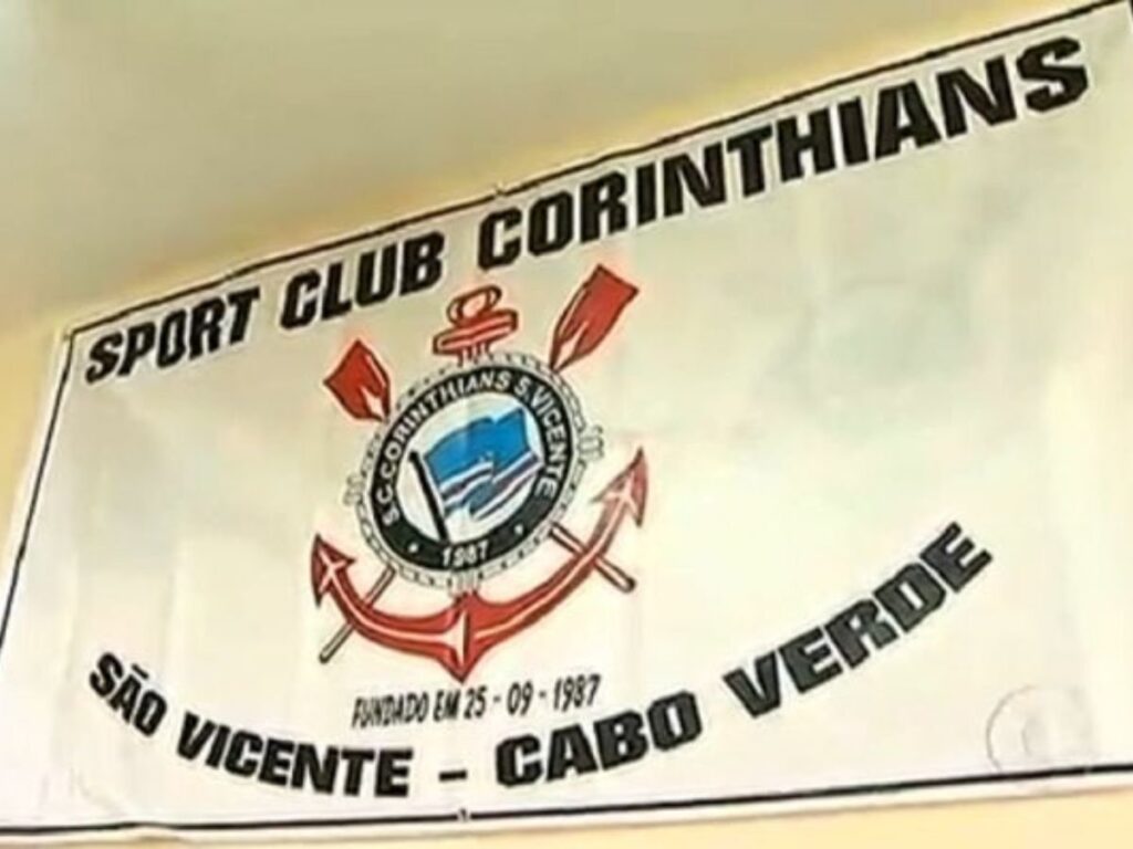 outro-corinthians:-clube-de-cabo-verde-joga-ate-de-verde-e-inspira-paixao-pelo-futebol
