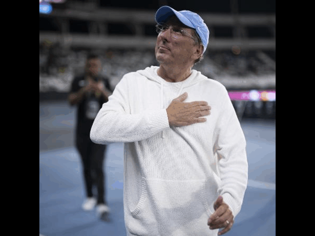 em-meio-a-crise-no-botafogo,-textor-faz-proposta-bilionaria-por-clube-ingles