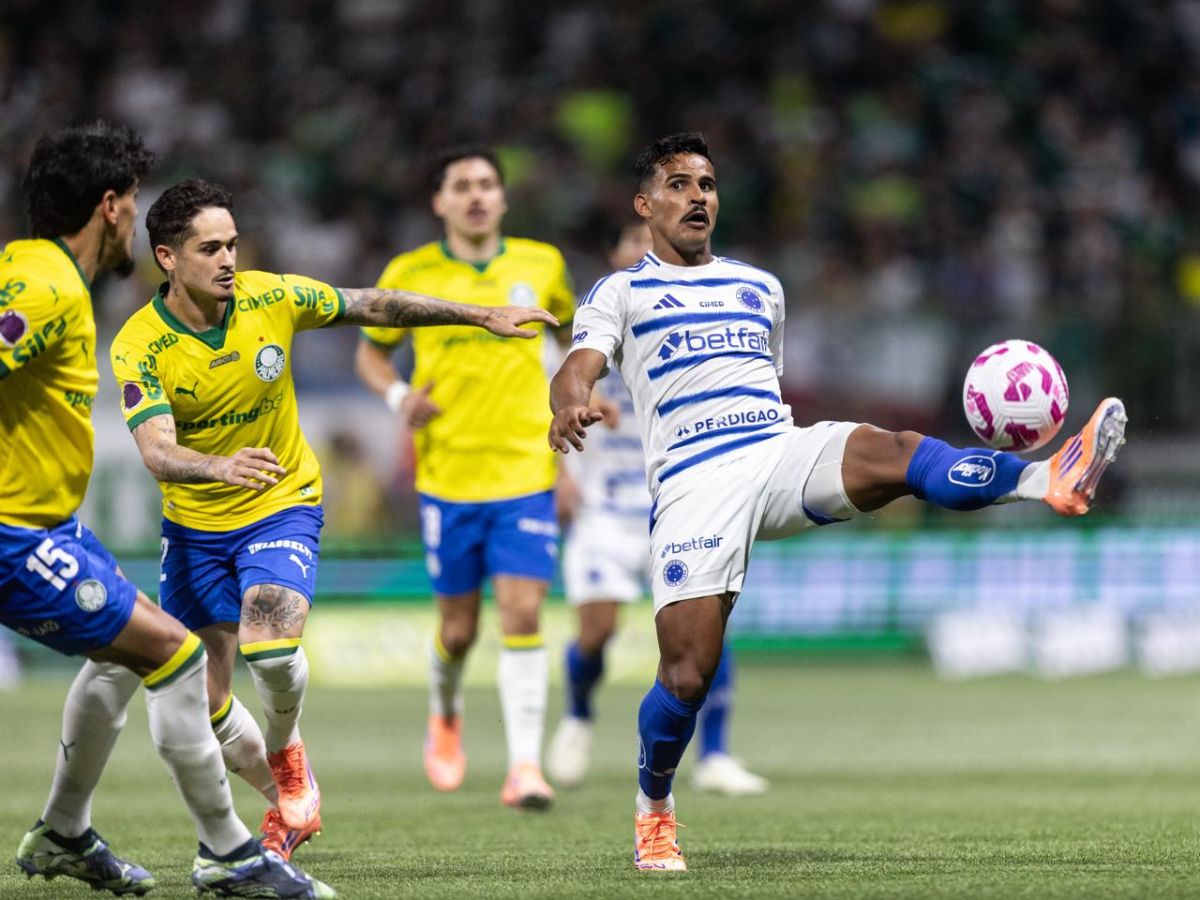 Palmeiras abre vantagem na briga pelo título e vê Flamengo oscilar