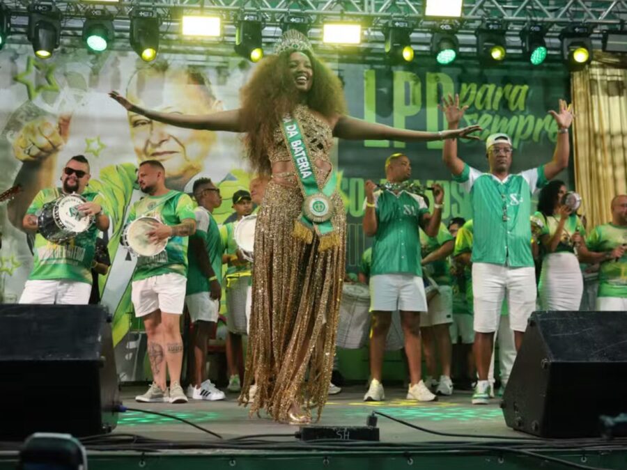 Iza celebra coroação na Imperatriz e faz confissão sobre maternidade: “Eu quase não amamentei”