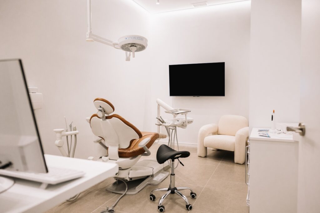 mae-fica-indignada-ao-saber-por-que-filhos-foram-banidos-do-dentista