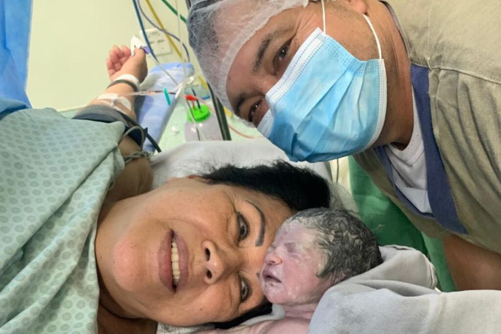 mulher-de-62-anos-realiza-o-sonho-de-ser-mae-pela-6a-vez