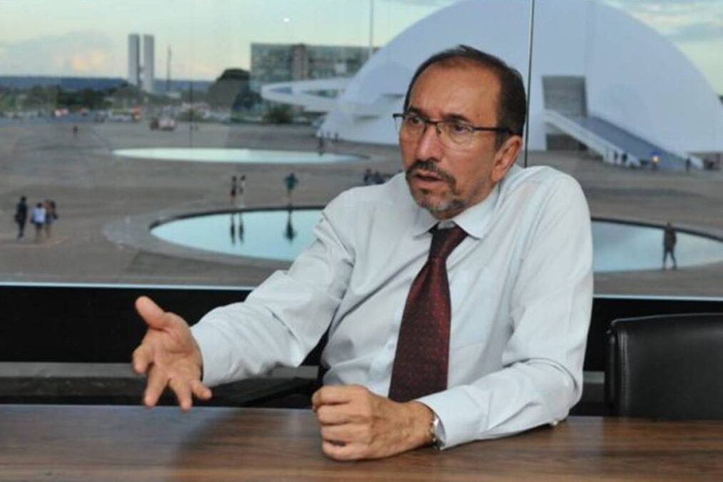 GDF publica saída de secretário que se demitiu por lei sobre comunismo