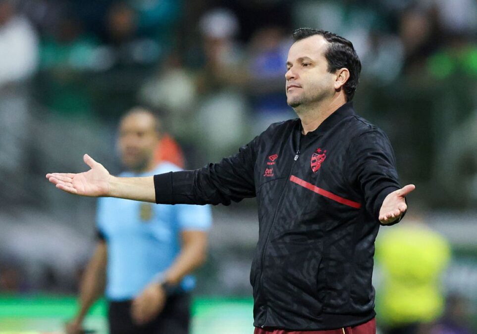 Sport anuncia a saída do técnico Daniel Paulista