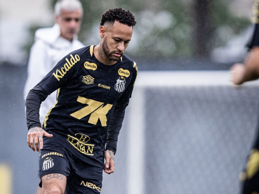 Neymar retoma treinos com bola e inicia fase final da recuperação no Santos