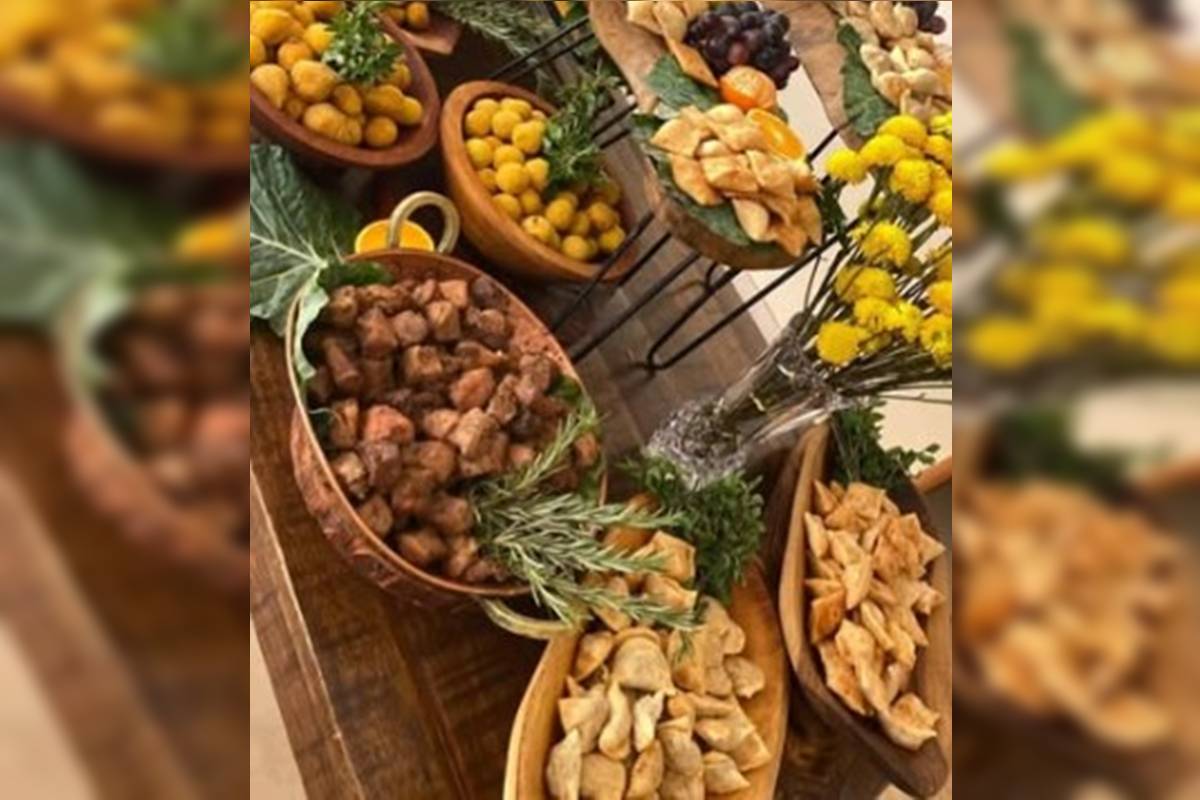 Comida vencida e com moscas: veja imagens de buffet fechado em Goiânia
