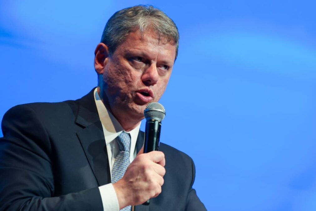 Tarcísio e governadores de oposição articulam apoio a RJ após operação