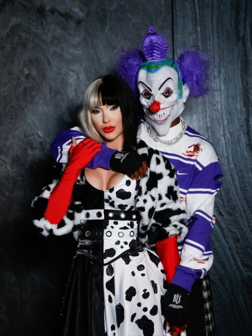 Casalzão! Vini Jr. e Virginia posam juntos em festa de Halloween na mansão do jogador