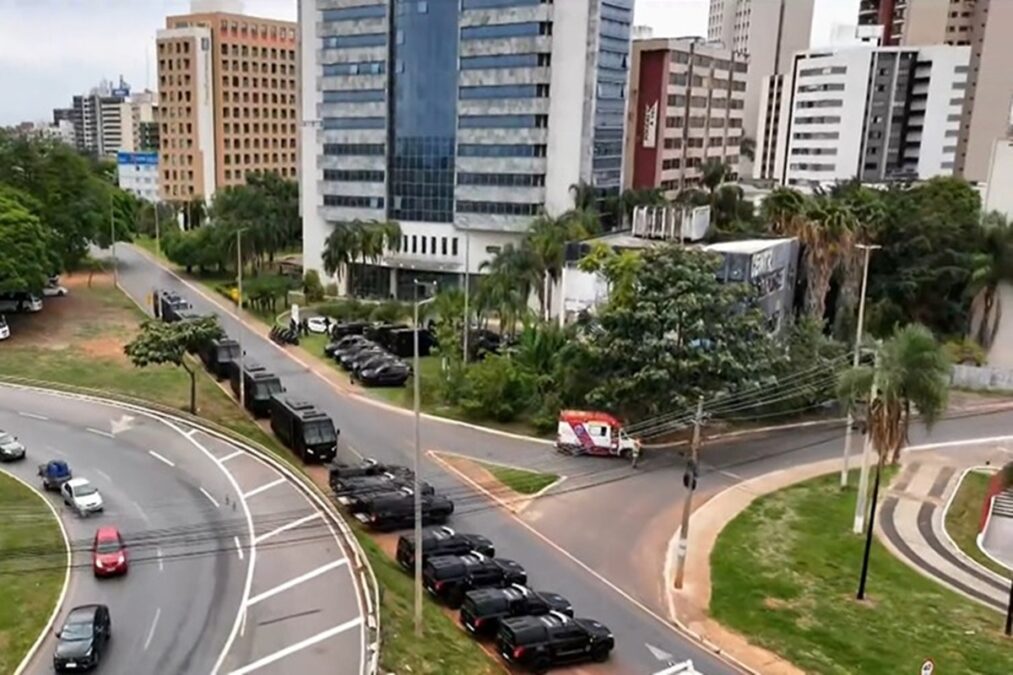Polícia Militar cumpre ordem de desocupação em hotel no DF. Acompanhe