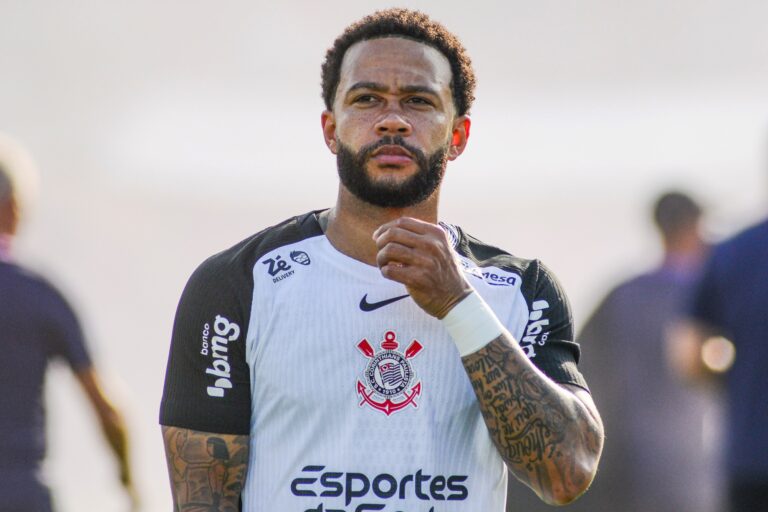 mulher-diz-estar-gravida-de-memphis-depay-e-revela-sumico-do-jogador
