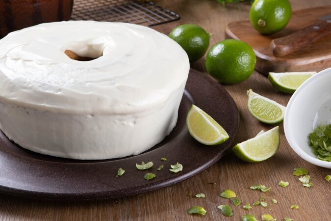 bolo-de-limao-de-liquidificador-e-perfeito,-simples-e-fofinho;-aprenda