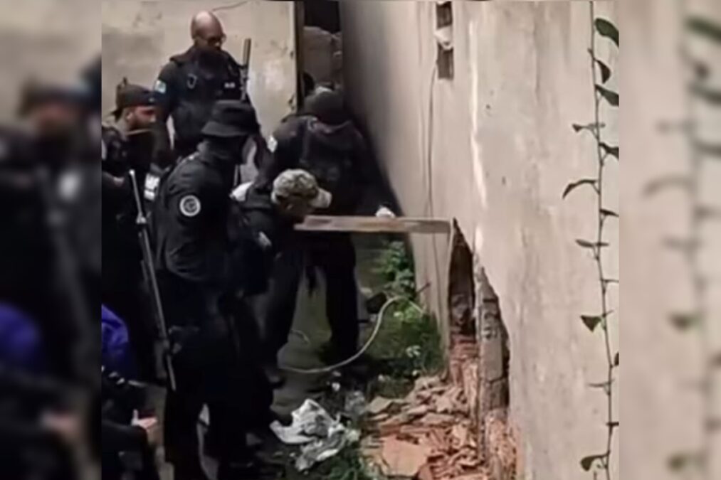Registro mostra policiais se preparando para megaoperação contra o CV