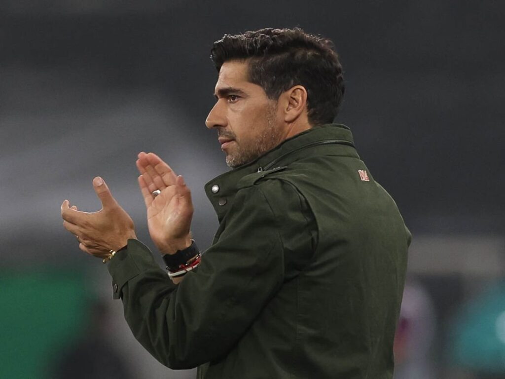 “magoado”:-abel-admite-incomodo-com-torcida,-mas-projeta-permanencia-no-palmeiras