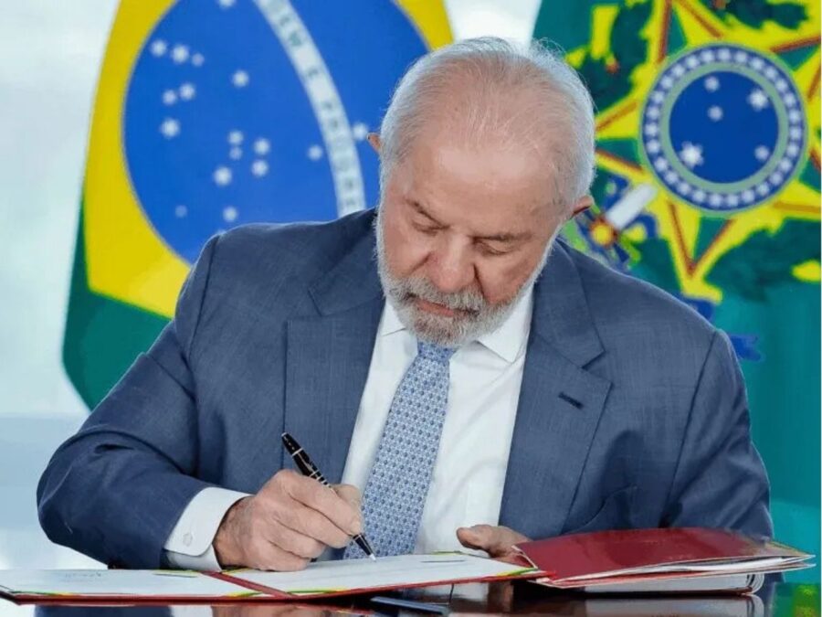 Lula assina o PL antifacção, que segue para o Congresso