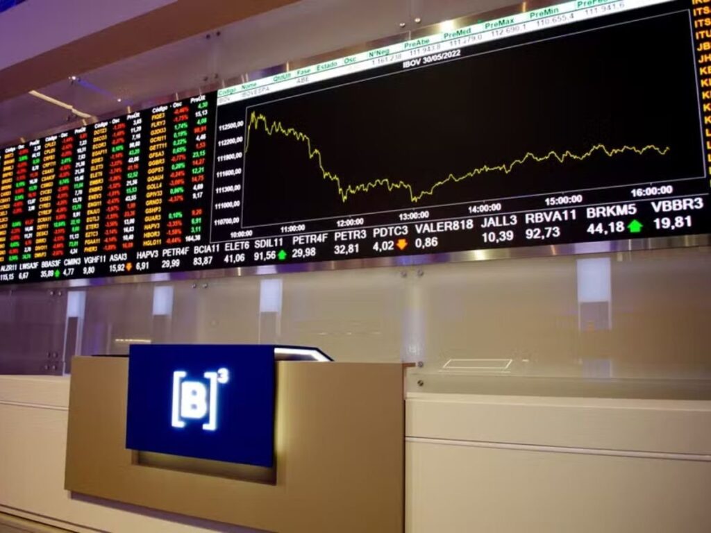 ibovespa-alcanca-marca-historica-e-encerra-outubro-em-alta;-dolar-tem-leve-recuo
