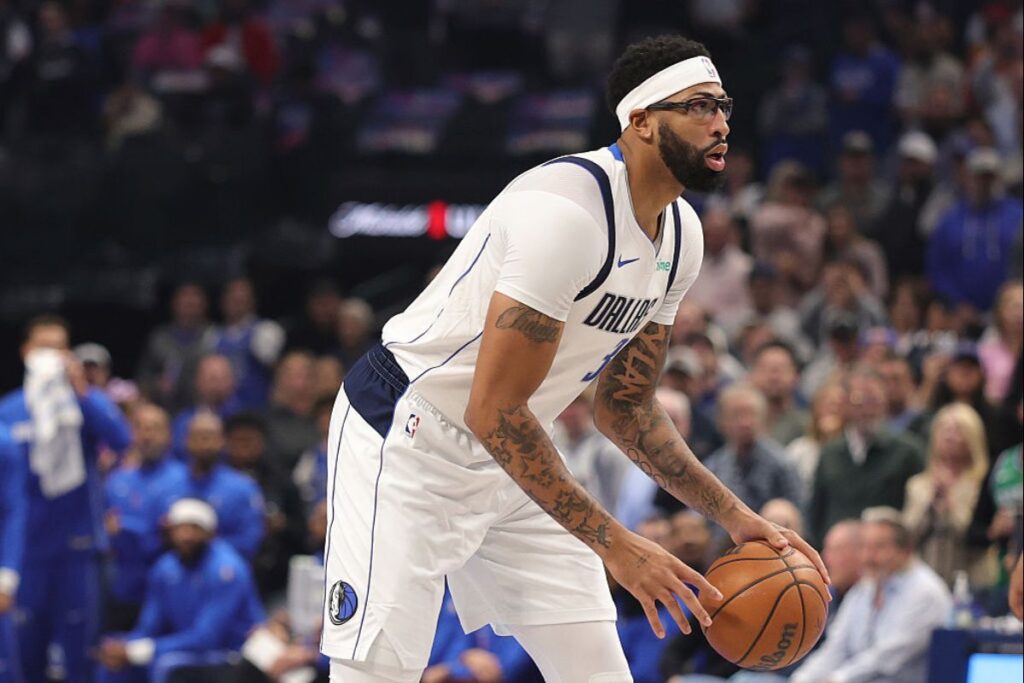 nba:-anthony-davis-sera-desfalque-para-os-mavericks-apos-lesao