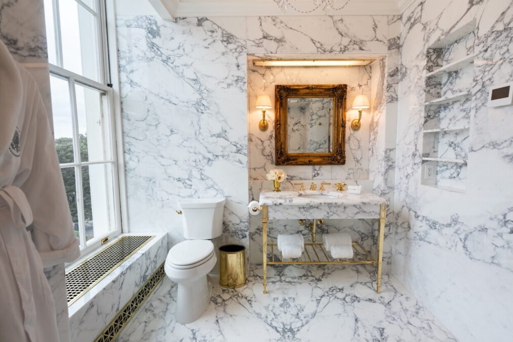 Trump reforma banheiro da era Lincoln na Casa Branca e divulga imagens