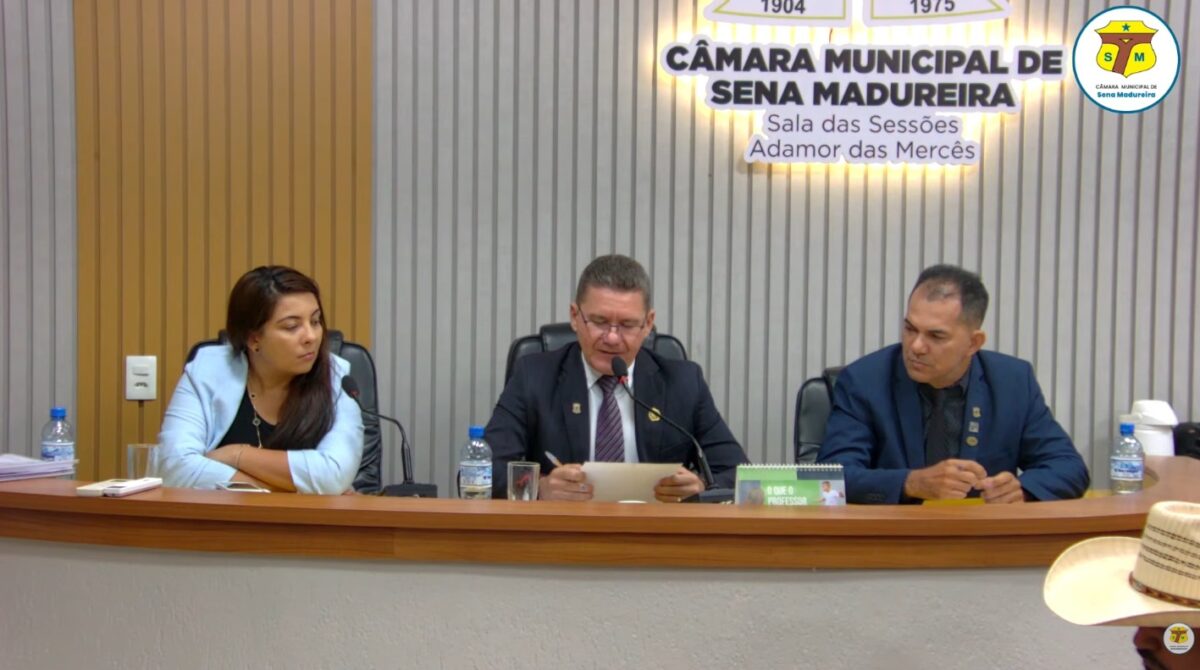 Presidente da Câmara anuncia medida disciplinar temporária a vereadores após briga no plenário