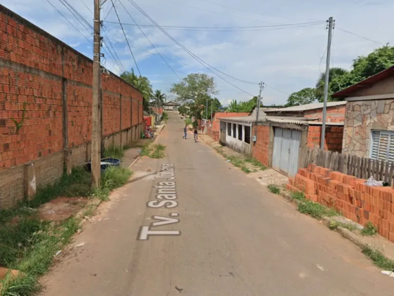 Idoso encontrado morto morava na Travessa Santa Juliana, bairro Wanderley Dantas — Foto: Google Street View