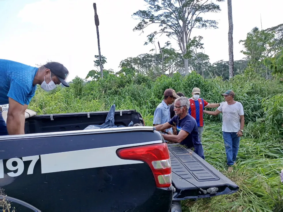 Corpo de colono foi achado em local de difícil acesso — Foto: Polícia Civil