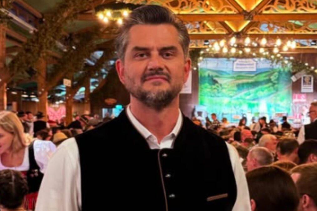 Marcos Harter se defende em ação por ofender e humilhar mulher