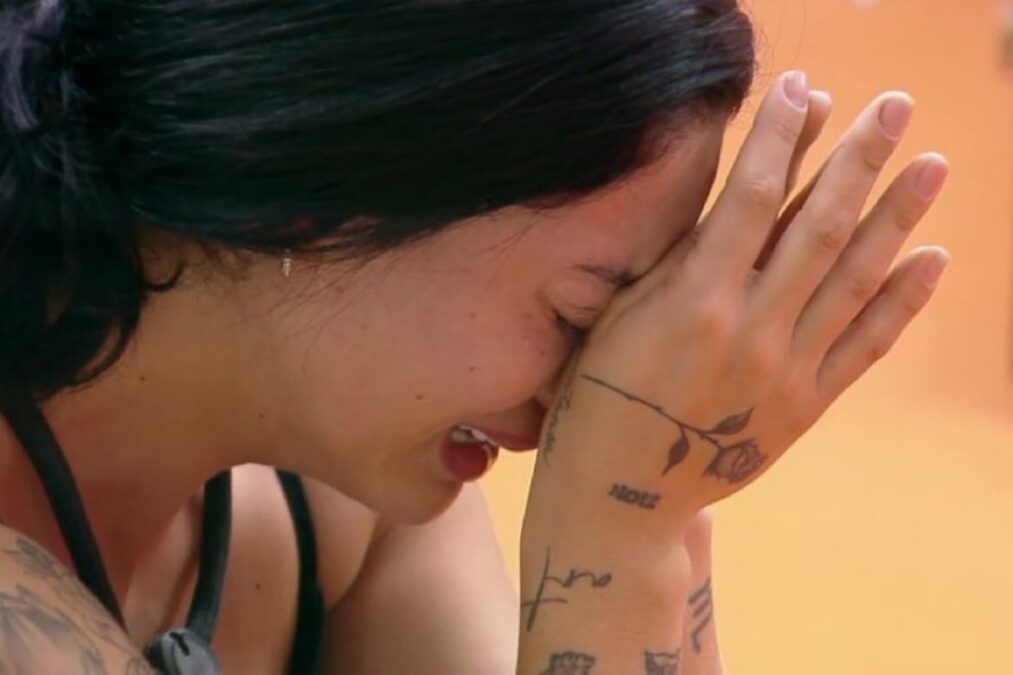 A Fazenda 17: Rayane se desespera após Martina ser expulsa