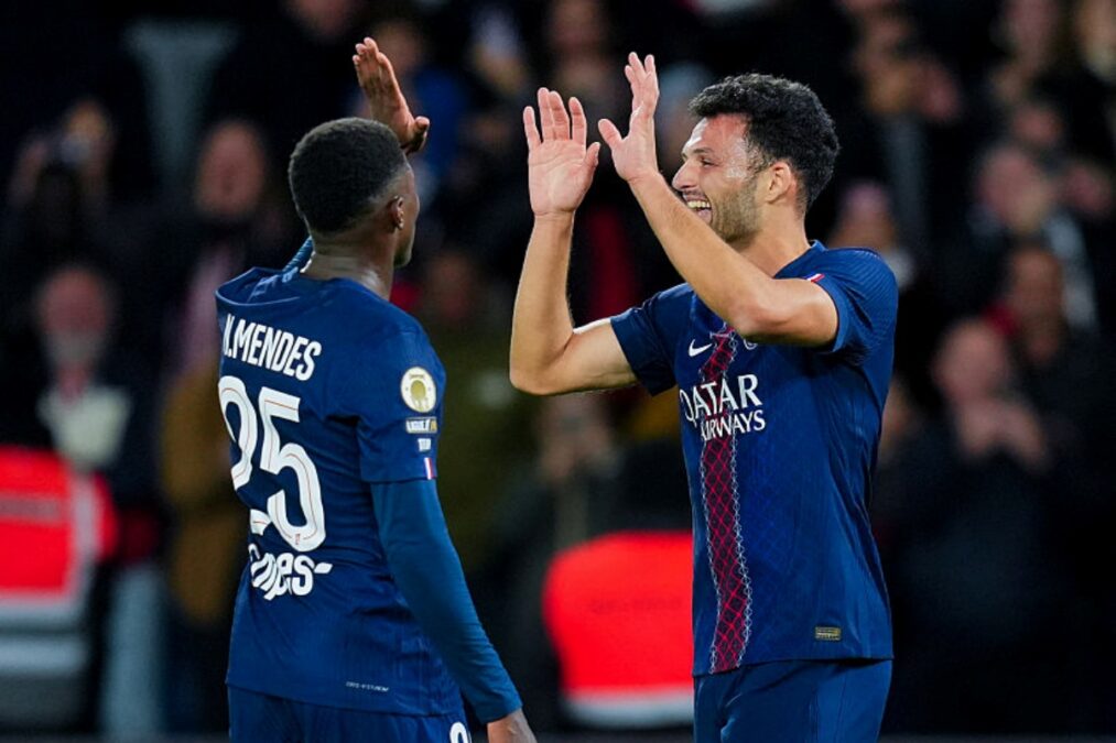 PSG vence com gol no final e segue como líder do Campeonato Francês