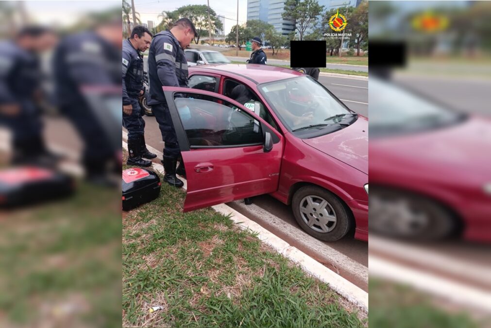 Mulher entra em trabalho de parto e dá à luz em via do DF