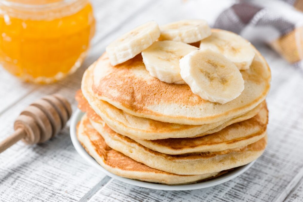 Panqueca proteica de banana: café da manhã saudável pronto em minutos