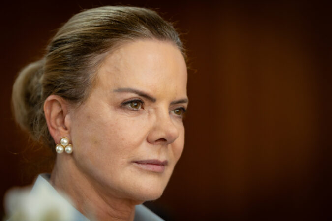 por-apoio-em-votacoes,-gleisi-avalia-devolver-cargos-ao-centrao