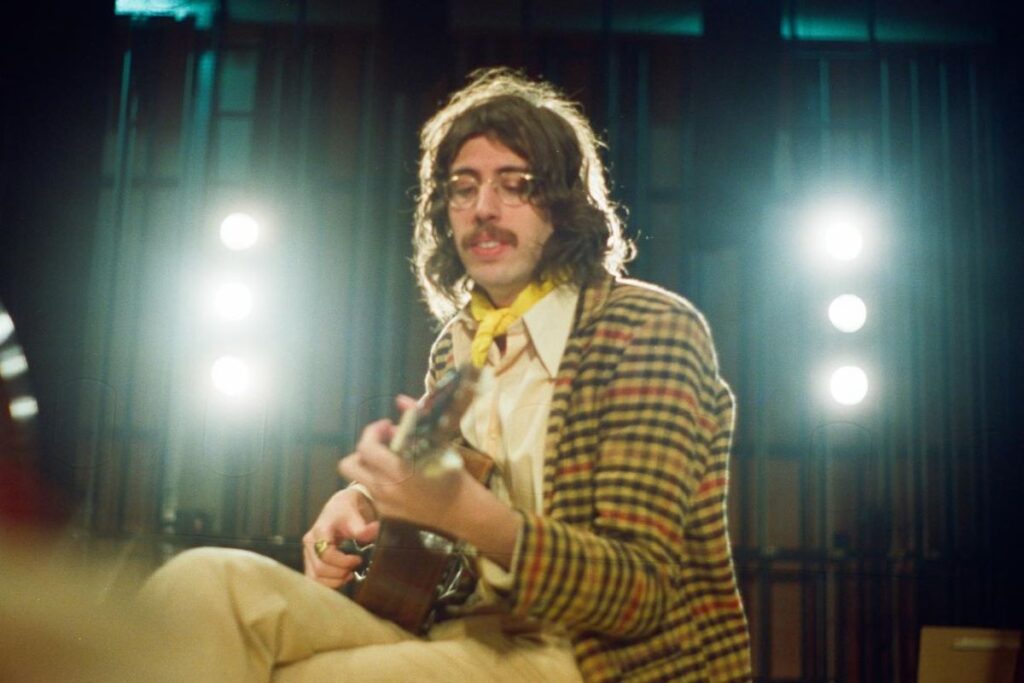 recomecar-e-mil-coisas-invisiveis:-reflexoes-na-obra-de-tim-bernardes