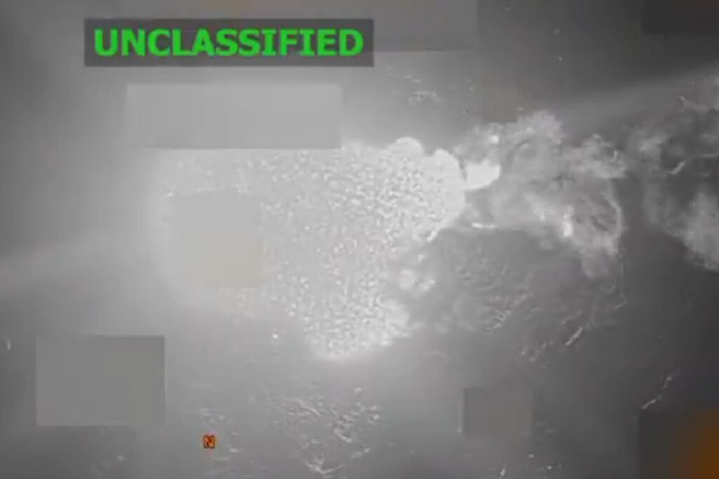 eua-matam-tres-pessoas-em-novo-ataque-contra-navio-no-caribe.-video