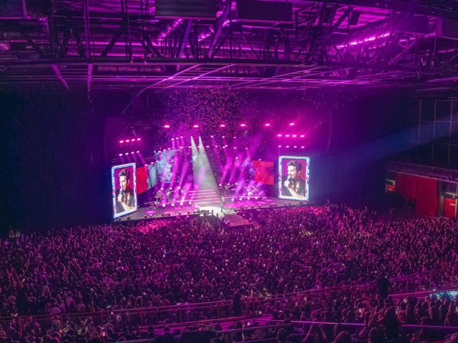 Luan Santana encanta o público europeu com shows lotados na França e Suíça