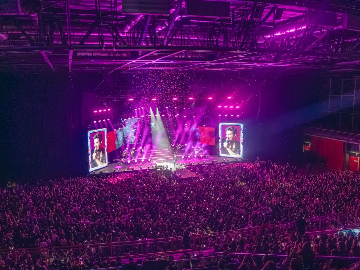 Luan Santana encanta o público europeu com shows lotados na França e Suíça