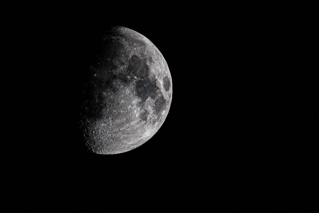lado-oculto-da-lua-e-“janela-para-o-passado”,-segundo-especialista
