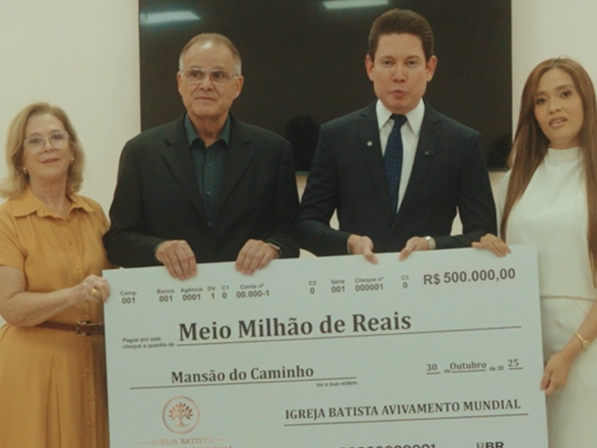 Bispo Bruno Leonardo doa meio milhão de reais à instituição de caridade espírita