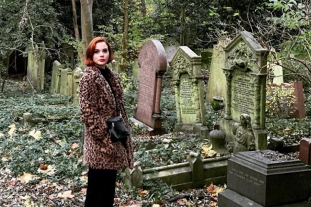Mulher revela peculiaridades de trabalhar em um cemitério