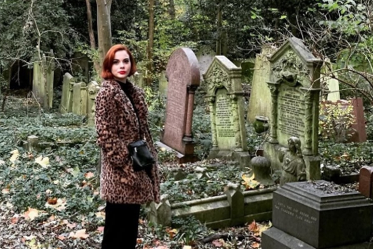 mulher-revela-peculiaridades-de-trabalhar-em-um-cemiterio