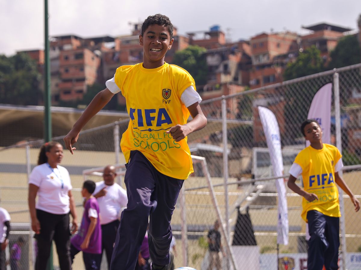 FVF e governo lançam programa Football for Schools da FIFA na Venezuela