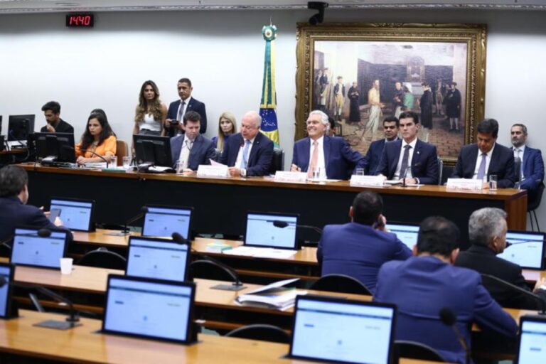 apos-pressao,-camara-adia-pl-que-equipara-faccao-a-terrorismo
