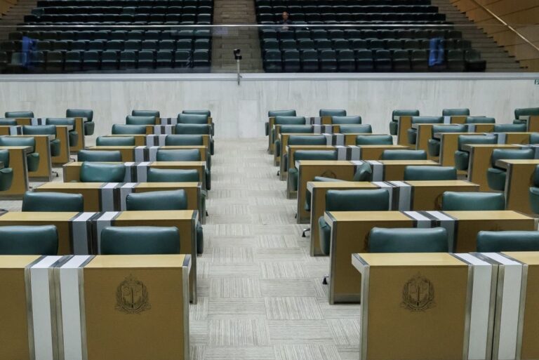 sem-quorum,-alesp-adia-votacao-sobre-fim-da-fundacao-do-remedio-popular