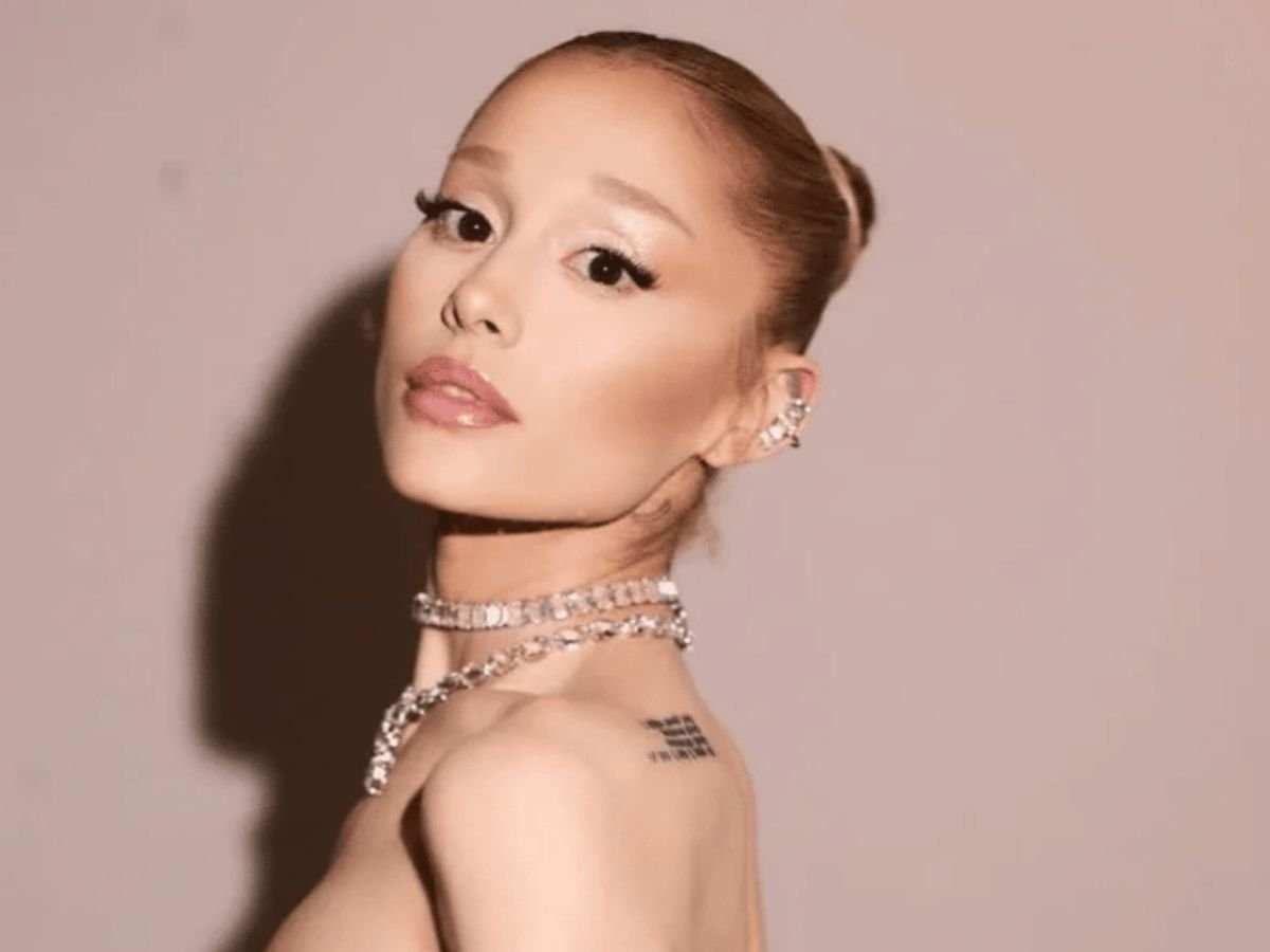Ariana Grande grava vídeo aos fãs brasileiros após cancelar vinda: “Vou compensar”