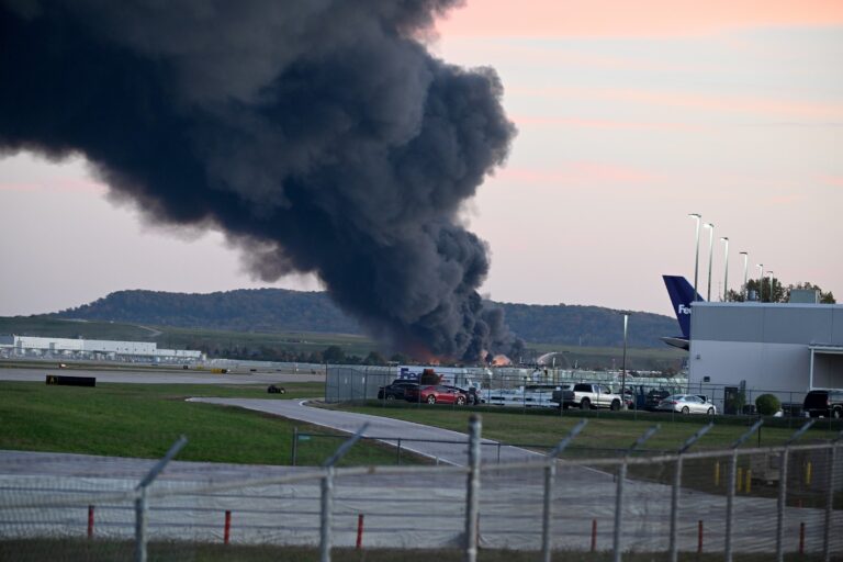 explosao-de-aviao-nos-eua-deixa-ao-menos-quatro-mortos-e-11-feridos