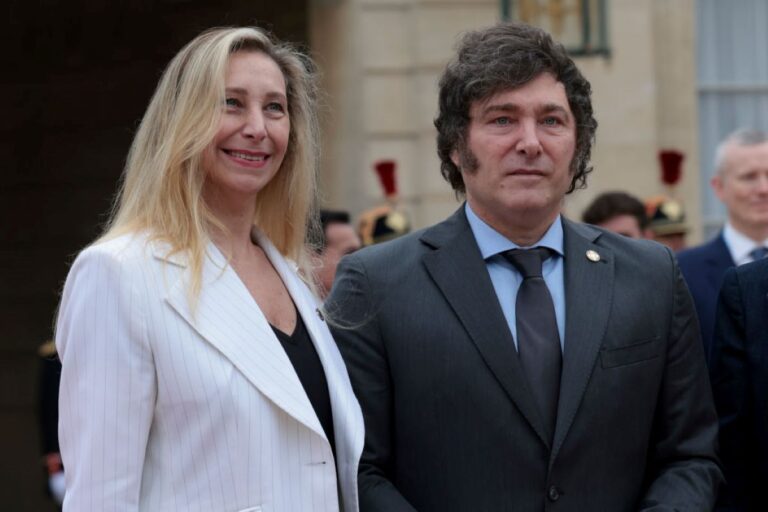 poderosa,-irma-de-milei-usa-taro-para-definir-passos-do-governo