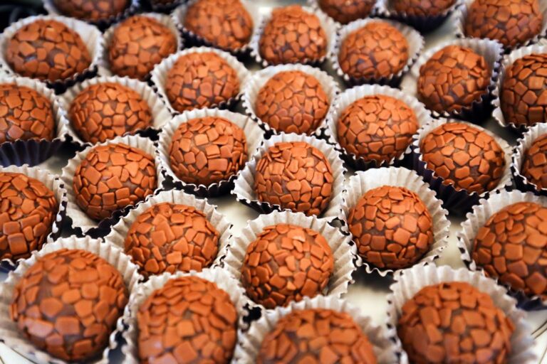 alunos-tentam-envenenar-professoras-com-brigadeiro-apos-nota-baixa