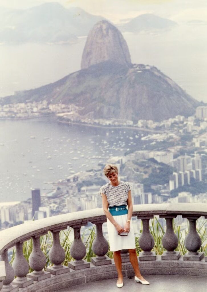 principe-william-recria-foto-da-mae,-diana,-no-cristo-redentor,-34-anos-depois