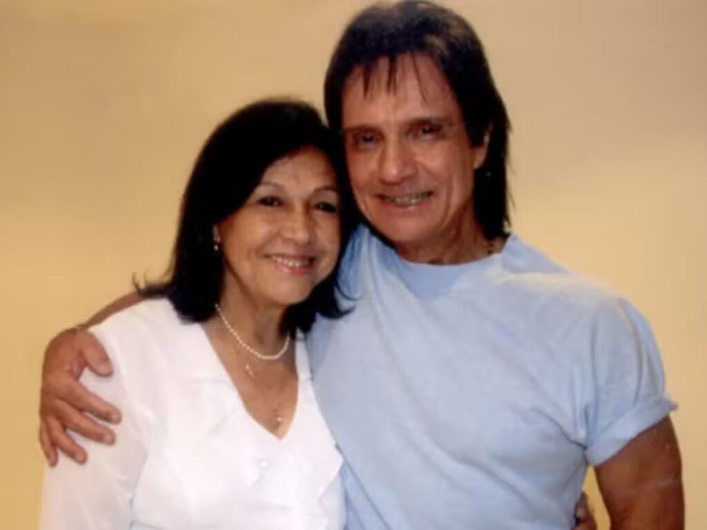 roberto-carlos-se-despede-da-irma-norma-braga-em-velorio-no-rio