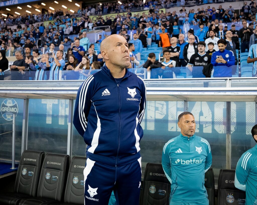 leonardo-jardim-elogia-dupla-de-defensores-apos-vitoria-do-cruzeiro