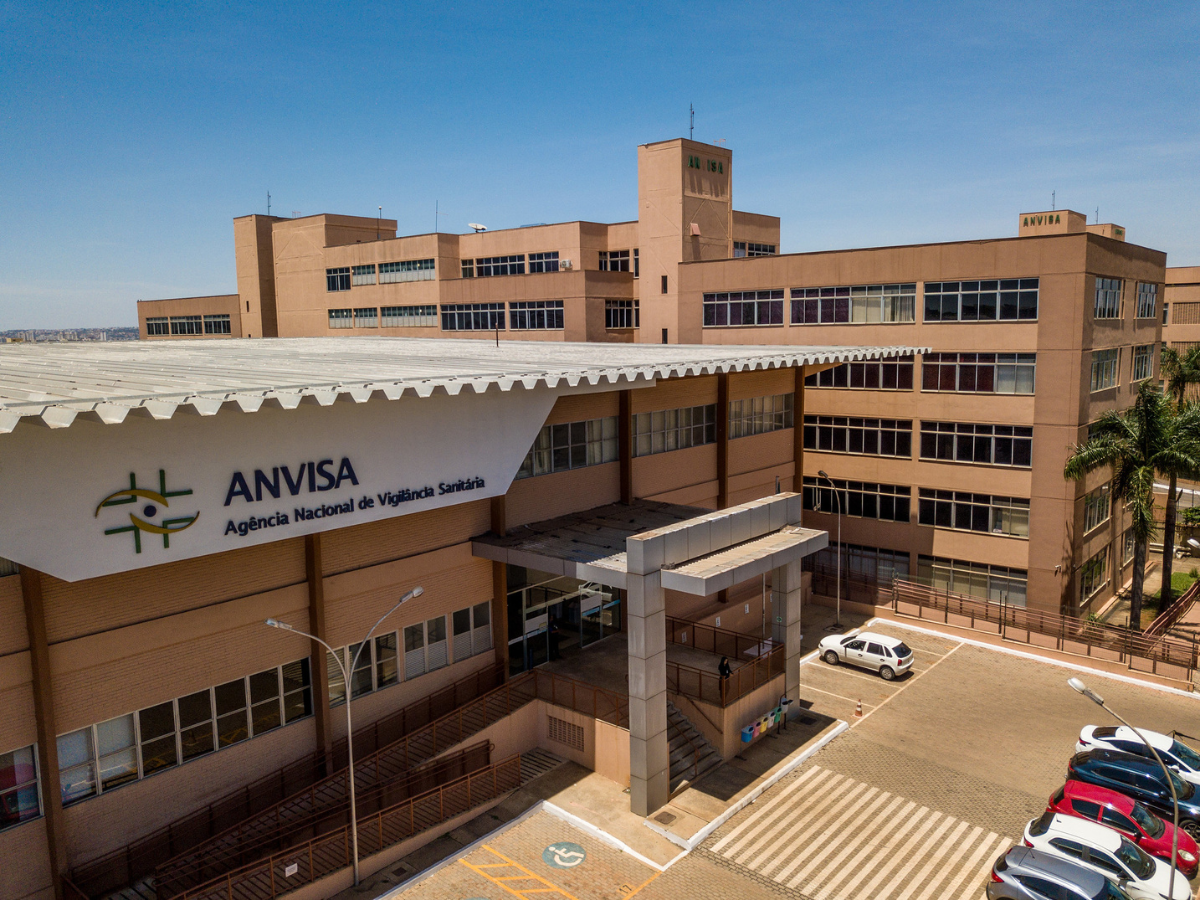 Anvisa: agência determina o recolhimento de marca de pratos plásticos por risco à saúde